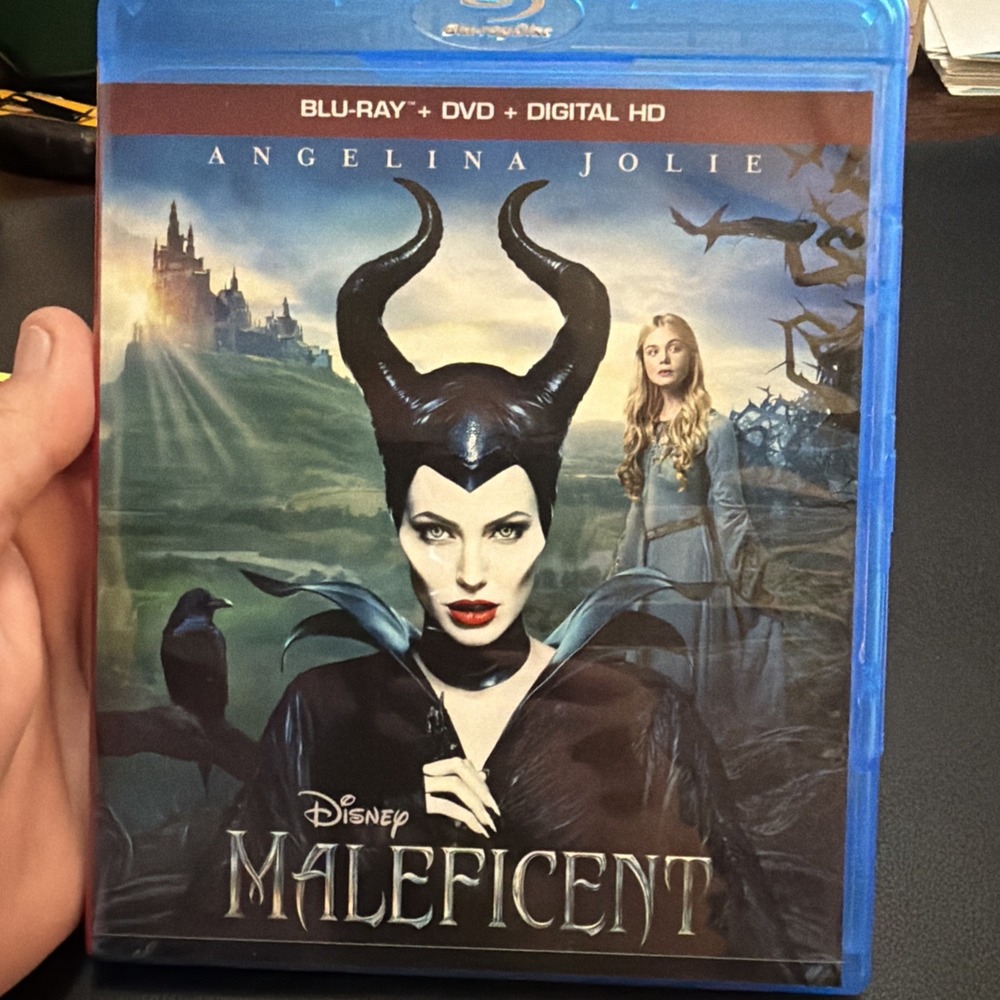 Maleficent (Blu-ray, 2014)! - Picture 2 of 5